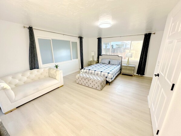 5 bedrooms, iron/ironing board, WiFi, bed sheets