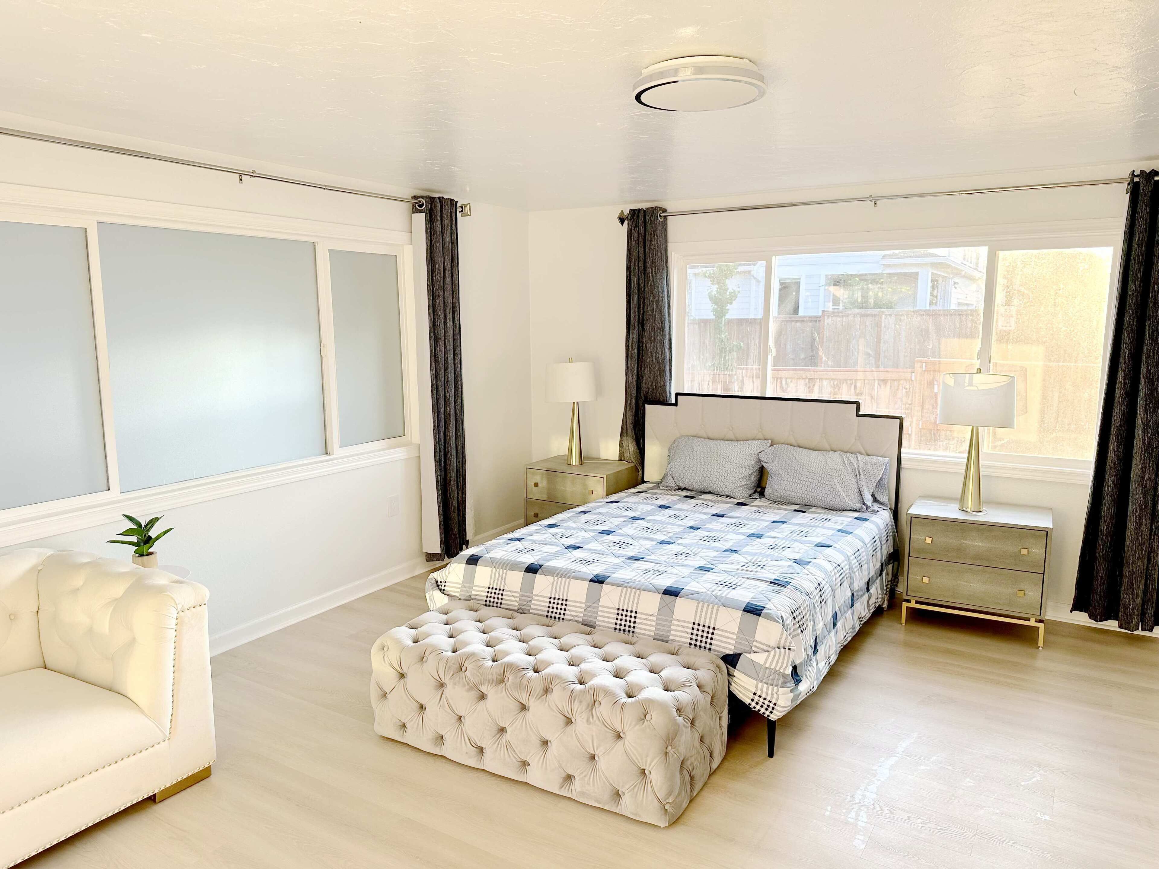 5 bedrooms, iron/ironing board, WiFi, bed sheets