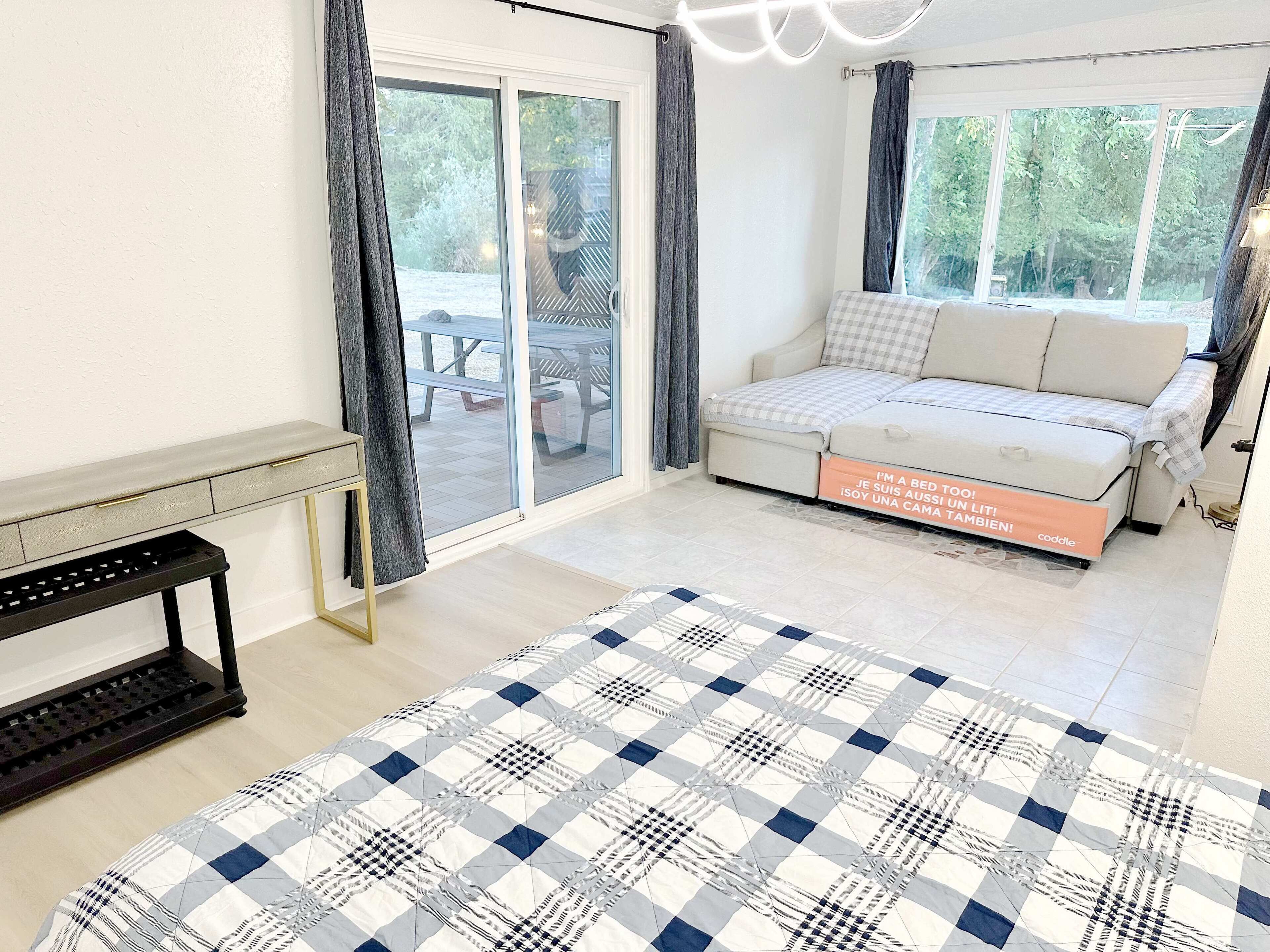 5 bedrooms, iron/ironing board, WiFi, bed sheets