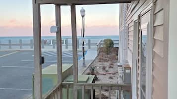 Standard Apartment | Laptop workspace, free WiFi, bed sheets