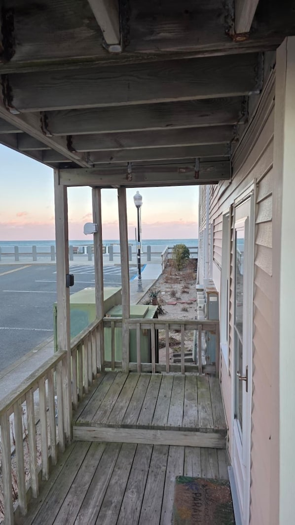 Standard Apartment | Laptop workspace, free WiFi, bed sheets