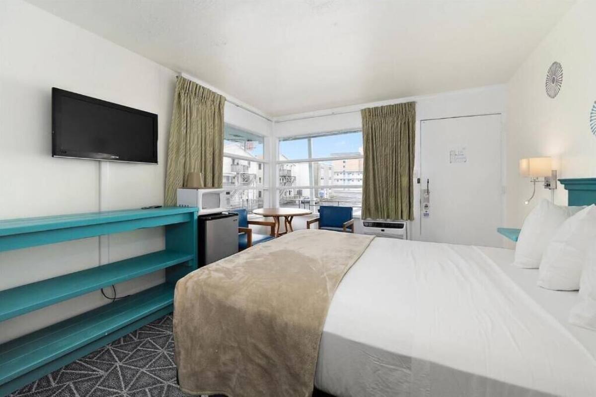 Laptop workspace, free WiFi, bed sheets