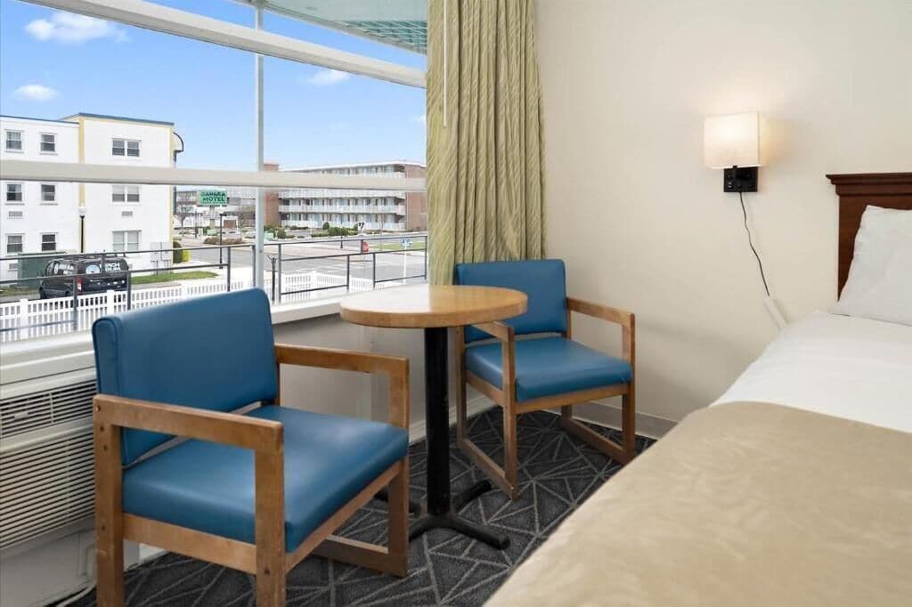 Laptop workspace, free WiFi, bed sheets