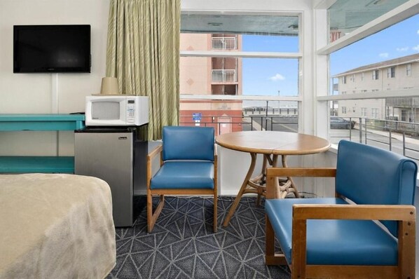 Standard Double Room, Partial Ocean View | Desk, laptop workspace, free WiFi - Eden Roc Motel (Ocean City)