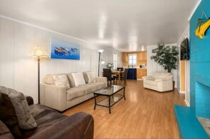 Family Apartment | Living area - Eden Roc Motel (Ocean City)