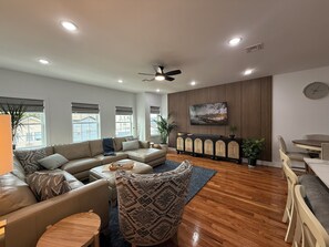 Smart TV, computer monitors