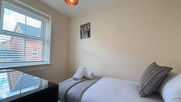4 bedrooms, internet, bed sheets