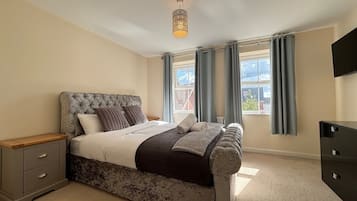 4 bedrooms, internet, bed sheets