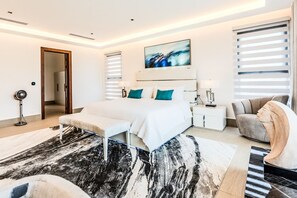 1 غرفة نوم ومكتب ومكواة/لوح كي وسرير سفر