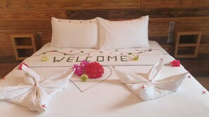 Villa Deluxe, vista giardino | Una cassaforte in camera, una scrivania, Wi-Fi gratuito
