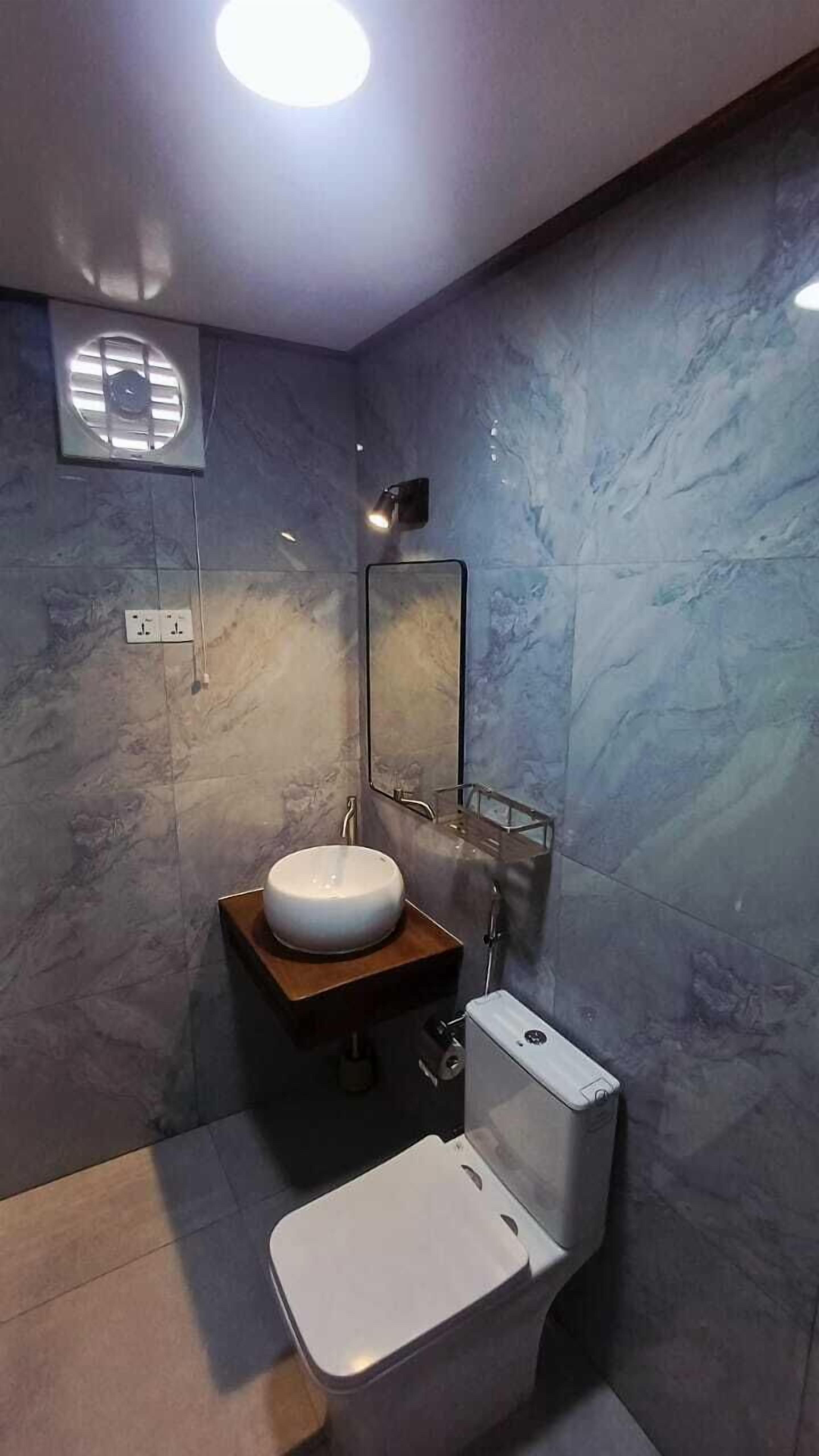 Villa Deluxe, vue jardin | Salle de bain | Douche, sèche-cheveux, serviettes fournies, savon