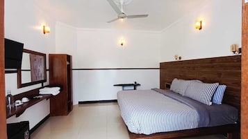 Villa Deluxe, vista al jardín | Caja de seguridad en la habitación, escritorio y wifi gratis