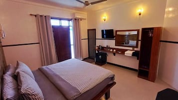 Villa Deluxe, vista al jardín | Caja de seguridad en la habitación, escritorio y wifi gratis