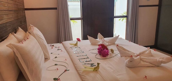 Deluxe Villa, Garden View | In-room safe, desk, free WiFi