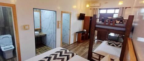 Villa Familiale, vue jardin | Coffres-forts dans les chambres, bureau, Wi-Fi gratuit
