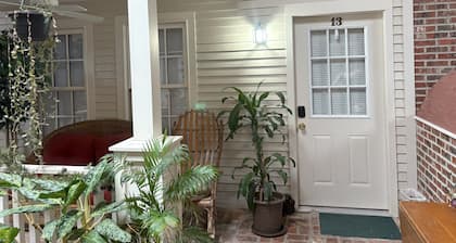 2-bedroom apartment in wonderful Lorain with AC