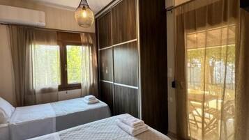 Apartment, Garden View | In-room safe, iron/ironing board, free WiFi, bed sheets