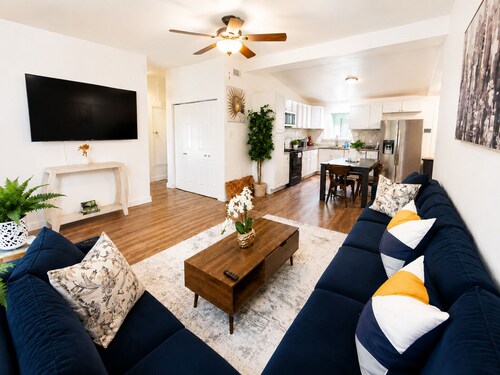Entire Spacious and beautiful 5 Bedroom House