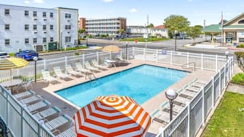 Piscine extérieure (ouverte en saison)