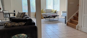  Stylish & Airy Home with Separate Entrances