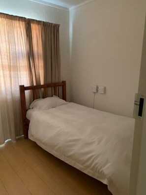 3 室のベッドルーム、アイロン / アイロン台、WiFi、ベッドシーツ