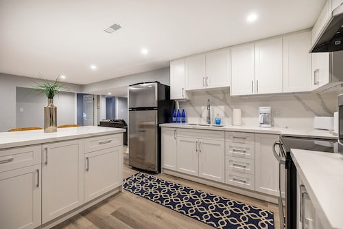 Cozy 3BR Basement w/ 2 Baths