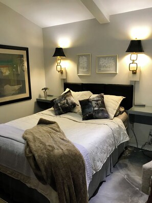 5 bedrooms, iron/ironing board, WiFi, bed sheets