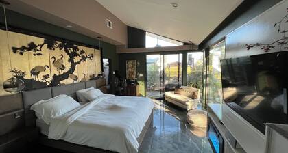 Luxury 3,700 Sq Ft Dallas Mid‑Century Retreat Near Bishop Arts & Stadiums