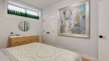 1 bedroom, iron/ironing board, travel crib, WiFi