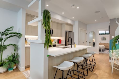 Fridge, microwave, oven, stovetop. 1BR/1BA Apartment | King Casper Bed | Sleeps 4