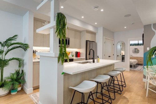 1BR/1BA Apartment | King Casper Mattress | Sleeps 4