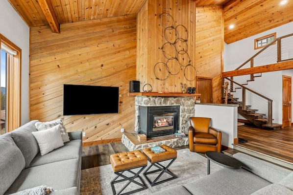 TV, fireplace