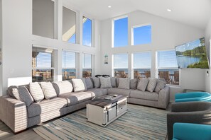 Smart TV, videojuegos, mesa de ping pong, biblioteca de música