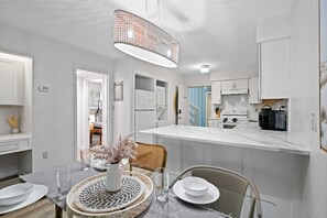 Micro-ondes, four, plaque de cuisson, lave-vaisselle