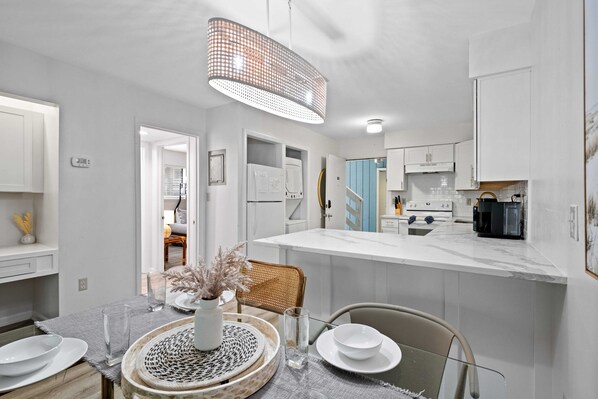 ميكروويف، فرن، موقد طهي مسطح، غسالة أطباق