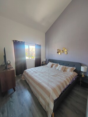 2 bedrooms, iron/ironing board, Internet, bed sheets