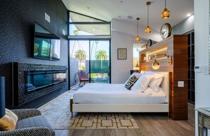 5 bedrooms, desk, free WiFi, bed sheets