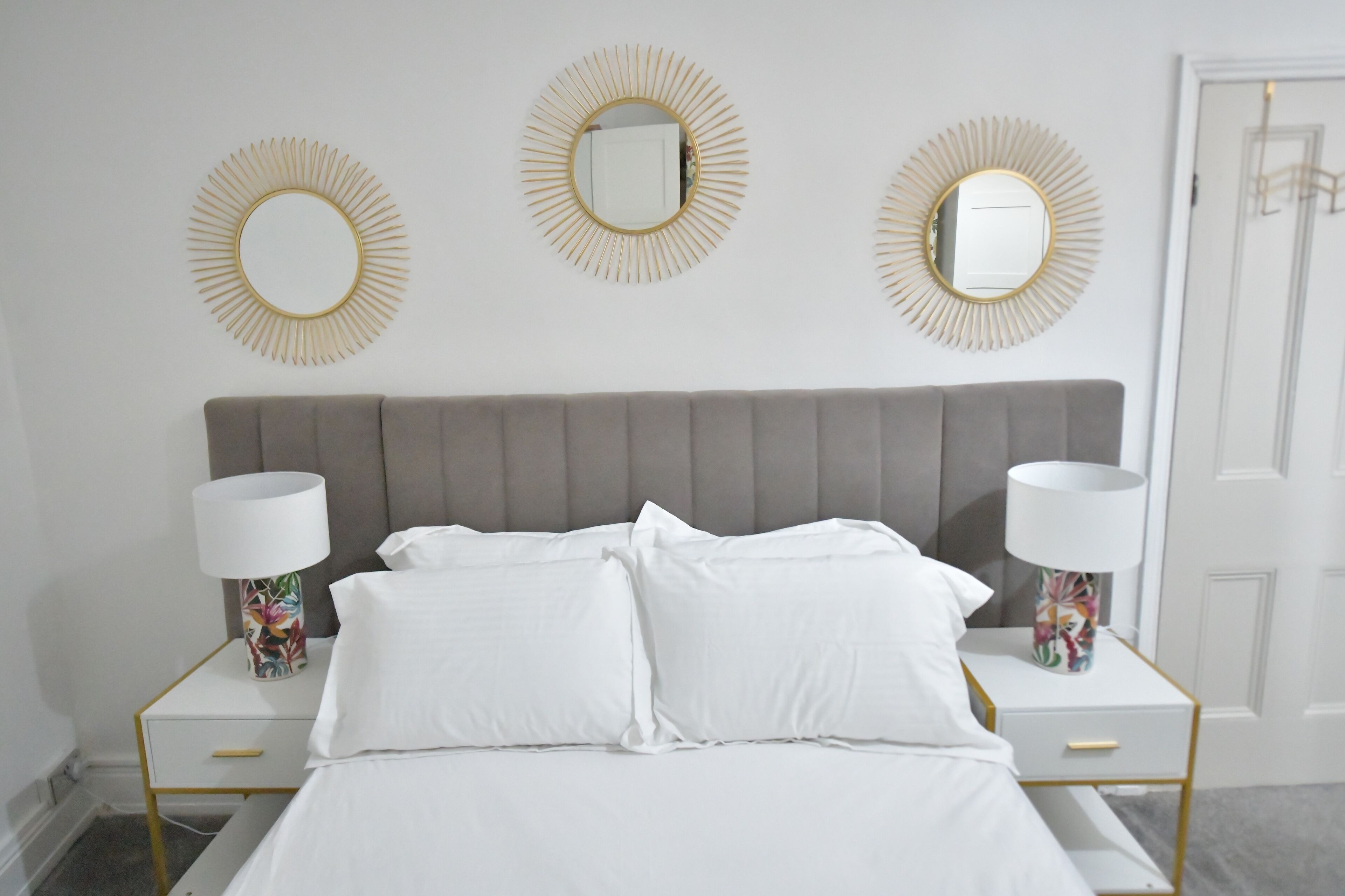 3 chambres, fer et planche à repasser, Wi-Fi, draps fournis