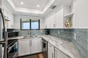 電子レンジ、オーブン、コンロ、食器洗い機