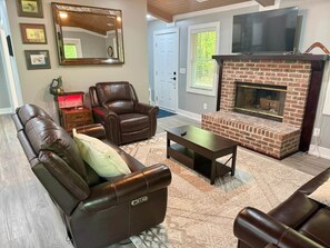 Una Smart TV, una chimenea