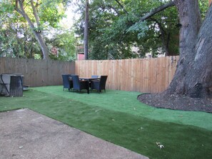 Outdoor dining - Charming Home Away in Louisville (Louisville)