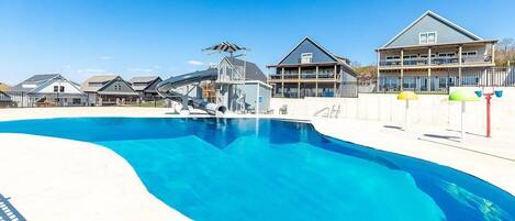 من حمّامات السباحة المغطاة، حمّام سباحة مُدفَّأ