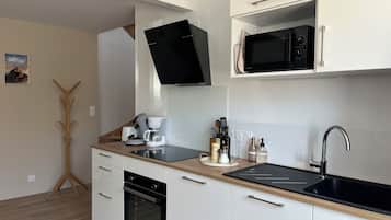 Microondas, horno, parrilla de estufa y lavavajillas