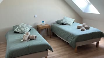 2 habitaciones, tabla de planchar con plancha, internet y ropa de cama