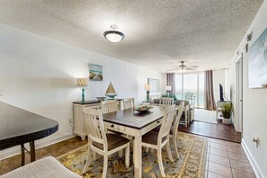 Dining - 7th-floor oceanfront condo with pool, hot tub, private balcony & gym (North Myrtle Beach)