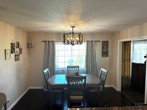 Dining - Serene Napa Retreat Home! (Napa)