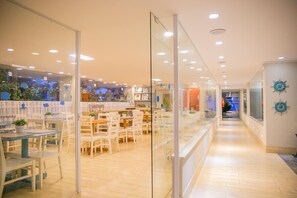 Free daily buffet breakfast - Pousada Villa di Enzo (Ubatuba)