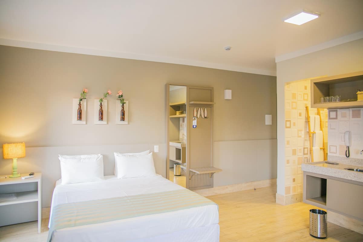 Quarto duplo standard, sacada | Cofres nos quartos, acesso para cadeiras de rodas