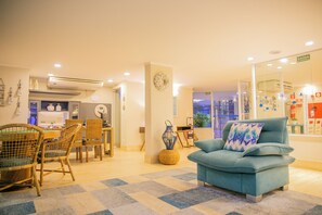 32-inch TV with digital channels - Pousada Villa di Enzo (Ubatuba)