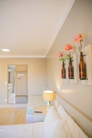 标准双床房, 阳台 | 客房内保险箱、轮椅无障碍